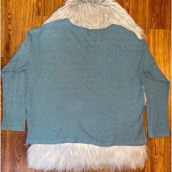 Ribbed Blue Long Sleeve V-Neck Top - Picture 3 of 3